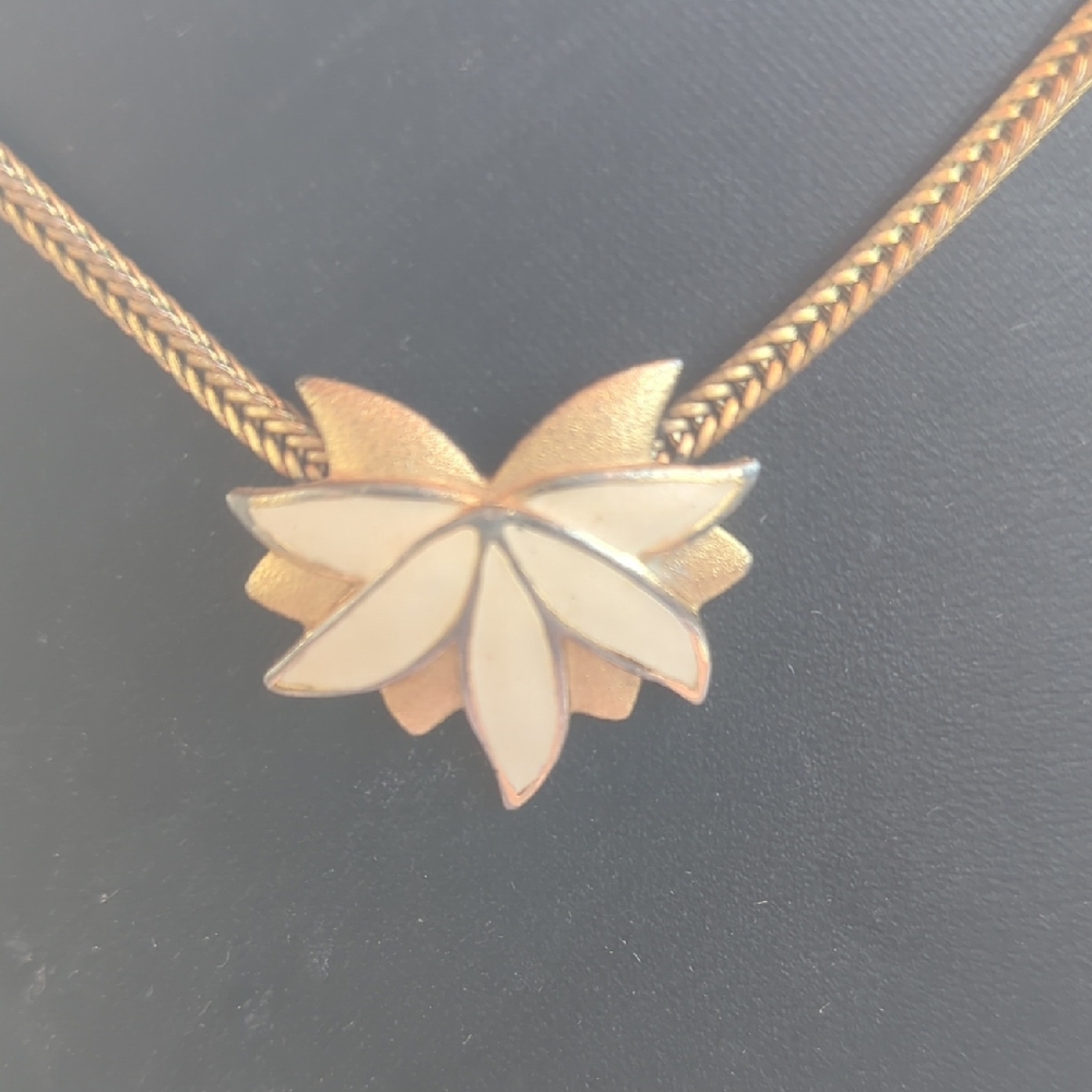 Gold and Cream Floral Monet Vtg Necklace